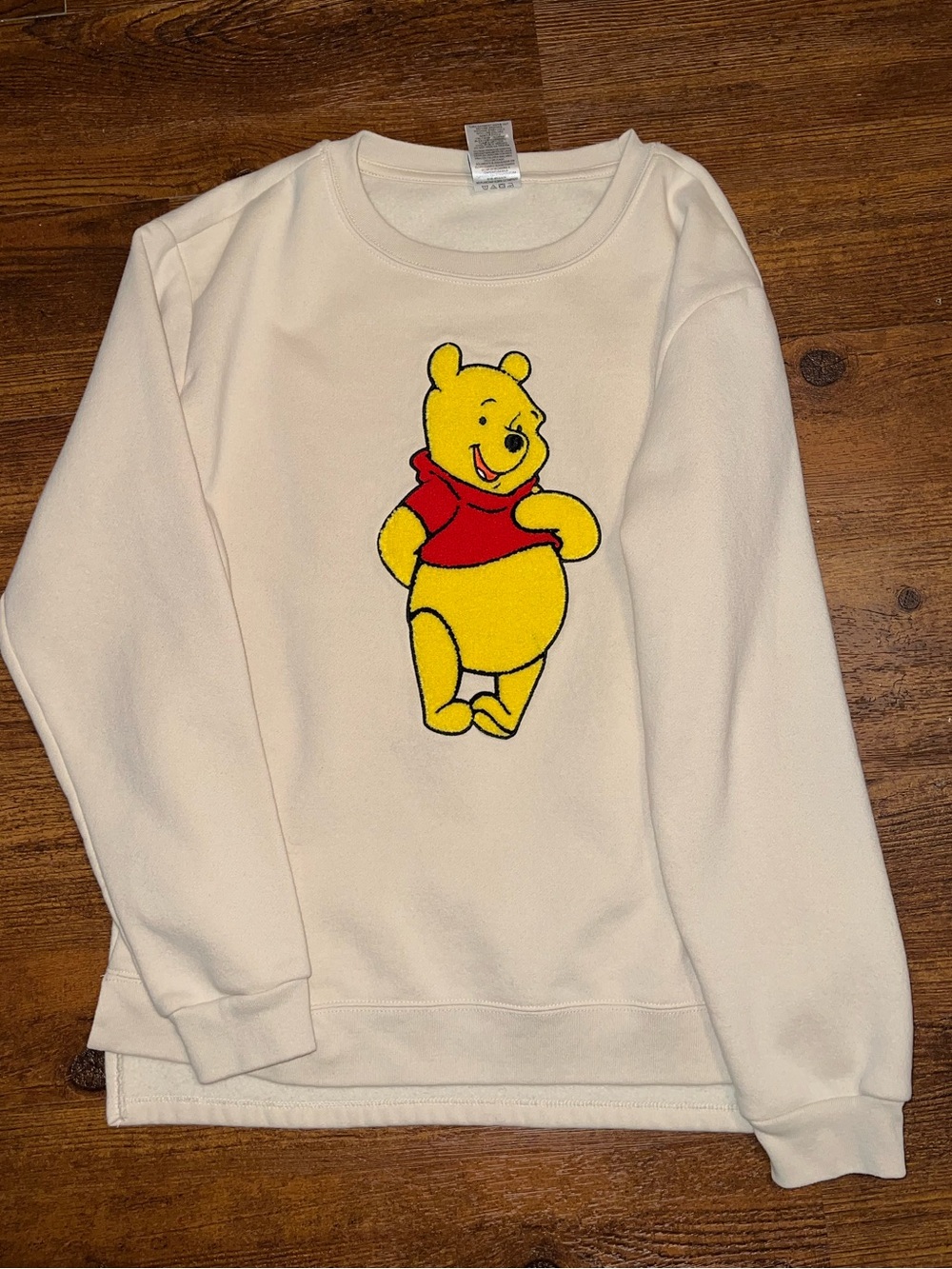 Disney Winnie the Pooh Embroidery Cream Crewneck Cozy Fleece Sweatshirt Size L